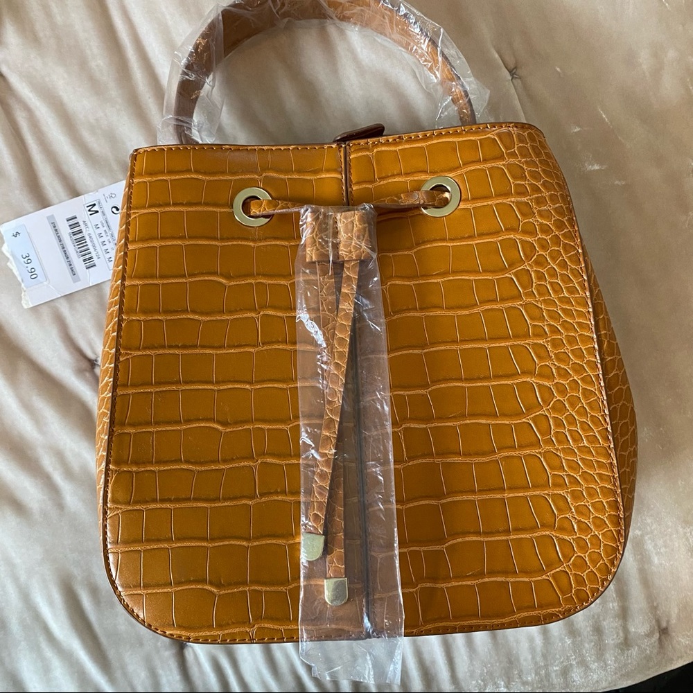 NWT Zara croc embossed faux leather top handle long strap bucket bag mustard - Picture 5 of 12